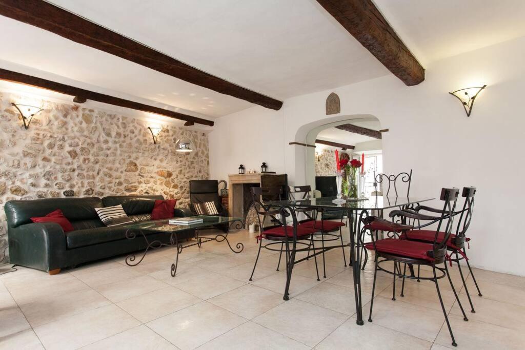 Apartment A8 - 2 Bdr Duplex Remparts Heart Of Old *