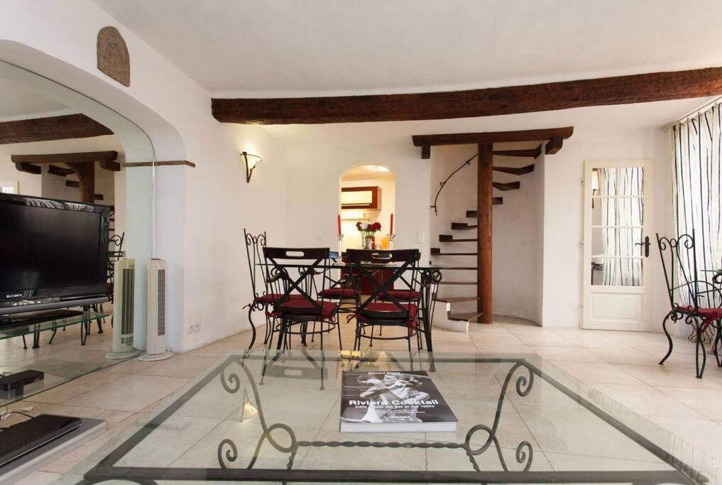 A8 - 2 Bdr Duplex Remparts Heart Of Old Antibes