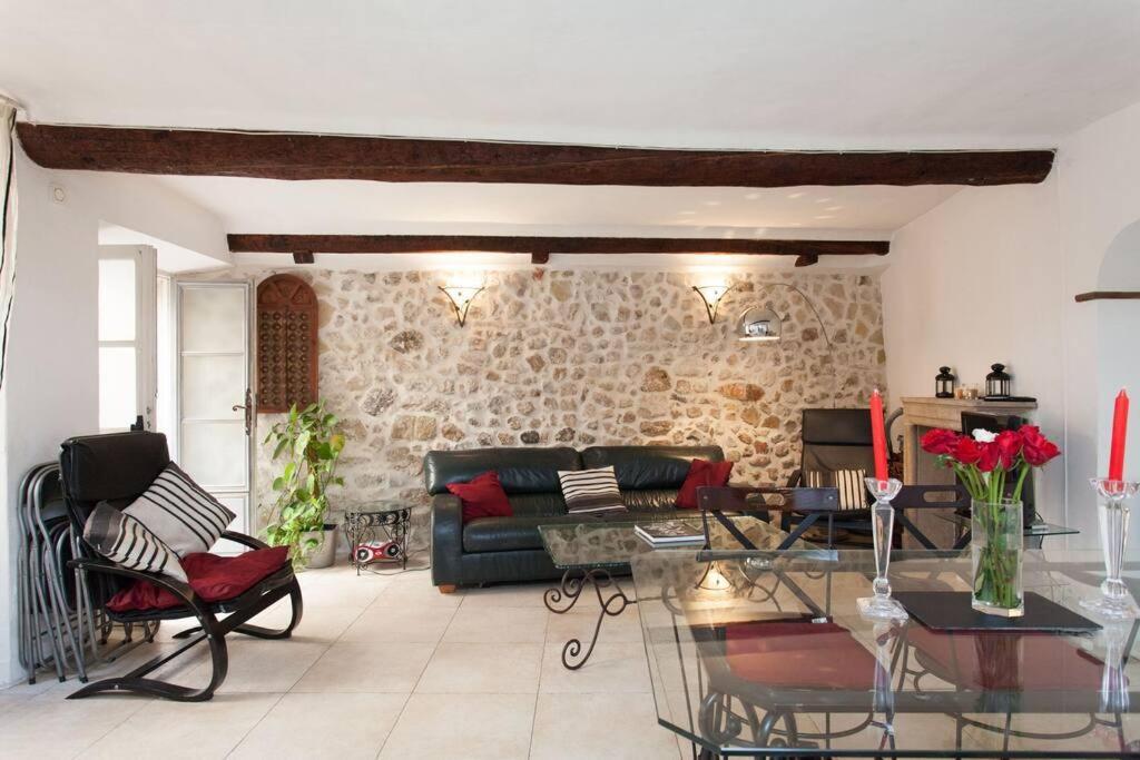 A8 - 2 Bdr Duplex Remparts Heart Of Old Antibes