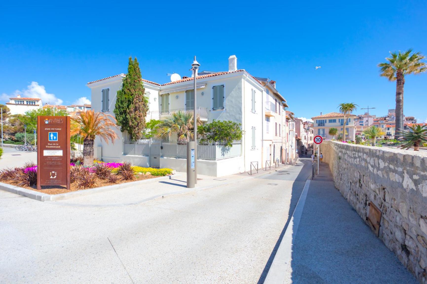 Apartment A8 - 2 Bdr Duplex Remparts Heart Of Old